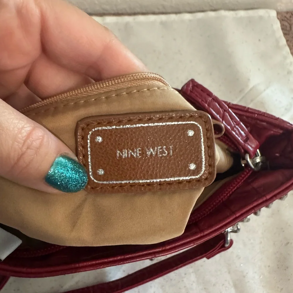 2/for $20 🪩 NINE WEST Red Croc Textured Crossbody, Chain Straps